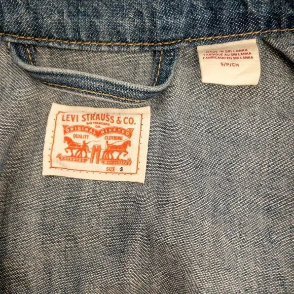 Levi’s Denim Short Sleeve Utility Romper – Size S, Vintage Workwear-Inspired - Picture 3 of 3